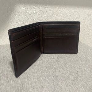Men’s Gucci leather bi-fold wallet